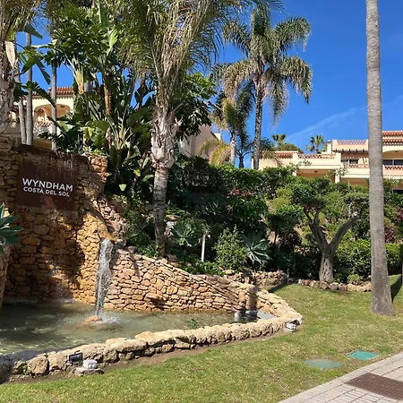 En Mijas Costa, Alta Loma شقة فوينخيرولا