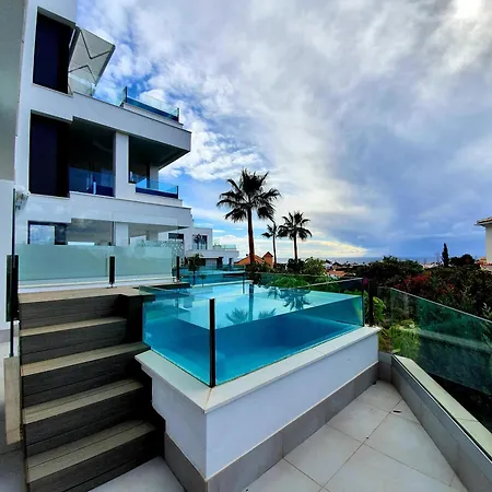 En Mijas Costa, Alta Loma